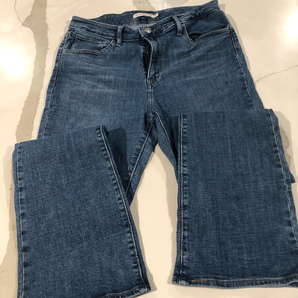 Levis Light blue high rise bootcut size 30